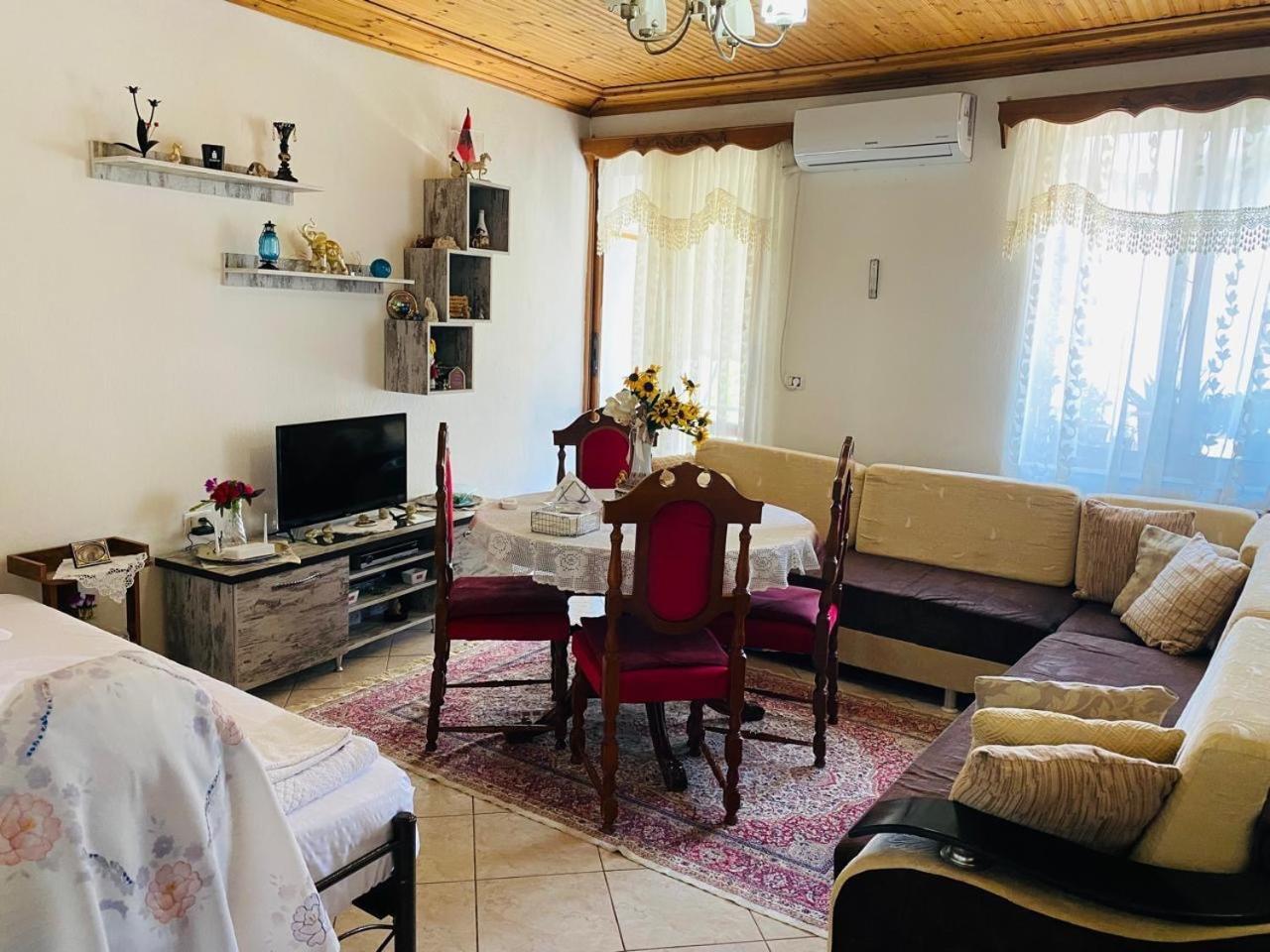 Hida Guest House Gjirokastër Eksteriør billede